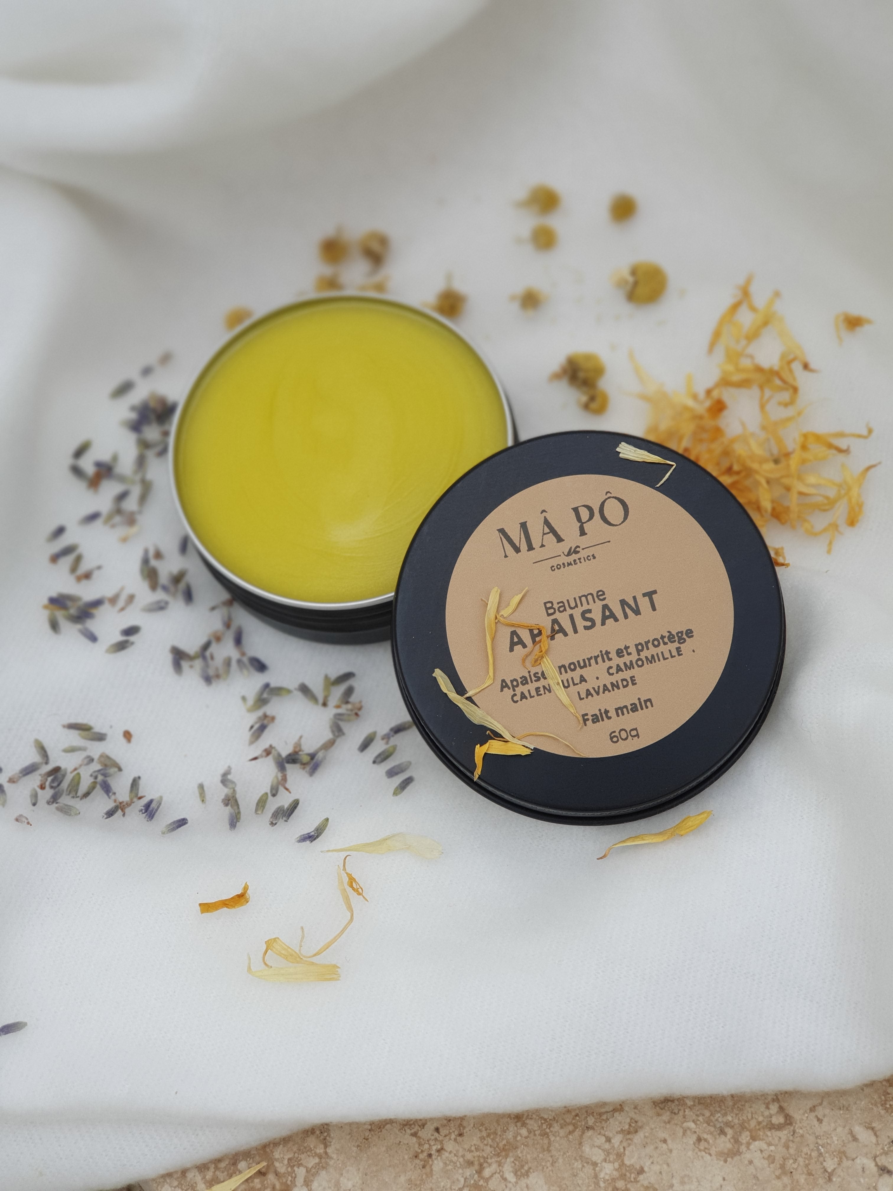 Baume Apaisant Mâ Pô ouvert avec fleurs de calendula et lavande séchées – fait main 60g